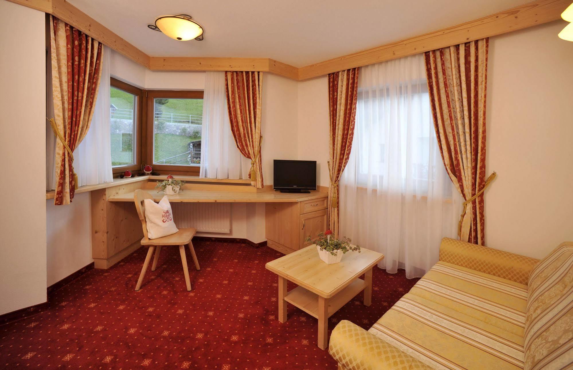 Hotel Digon Ортізеї Екстер'єр фото