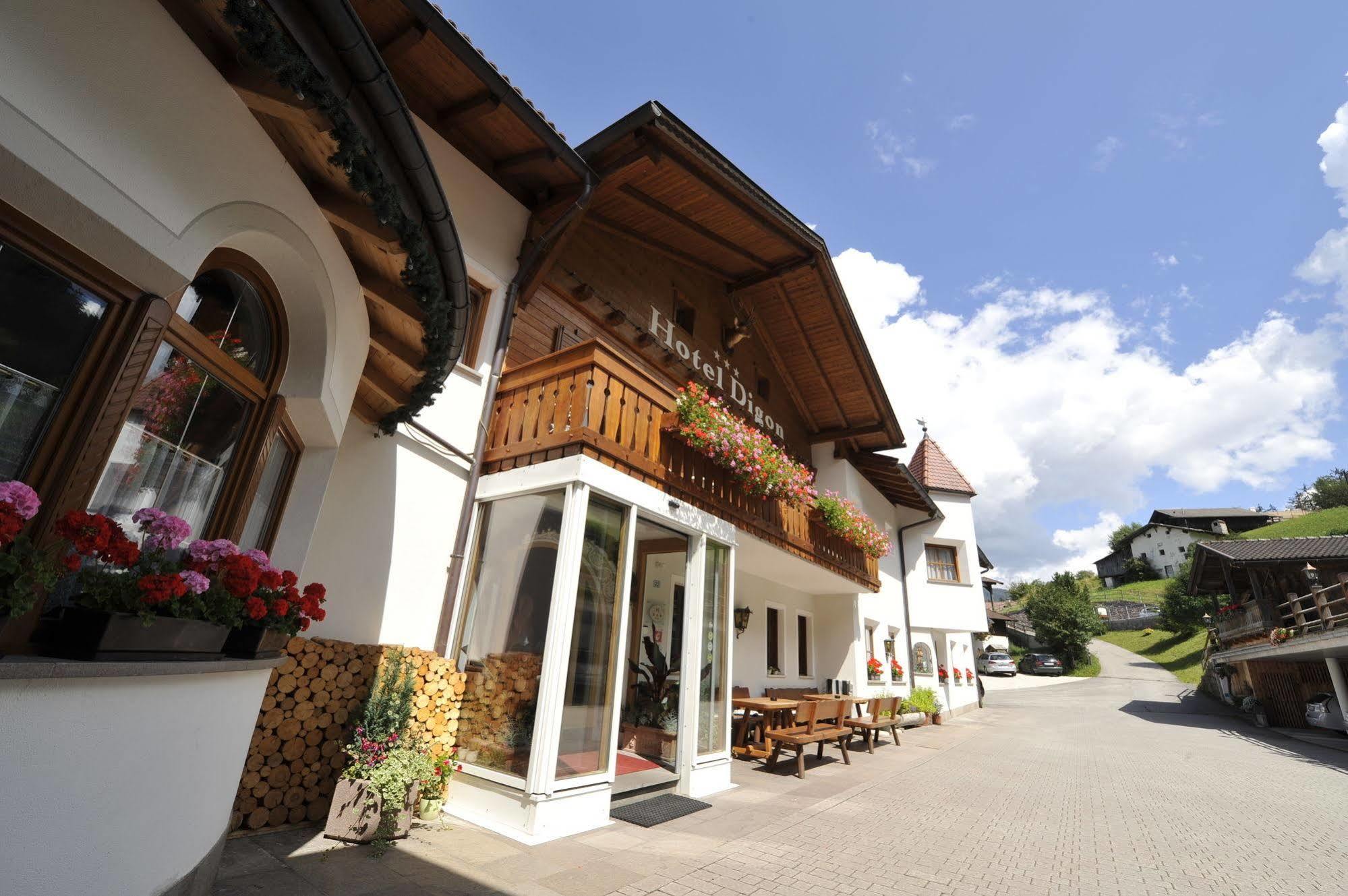 Hotel Digon Ортізеї Екстер'єр фото